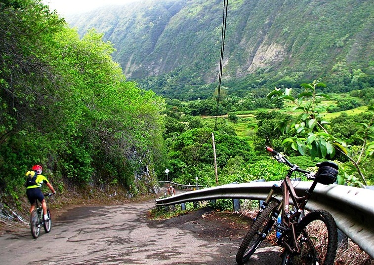 Waipio Valley Road - Street View